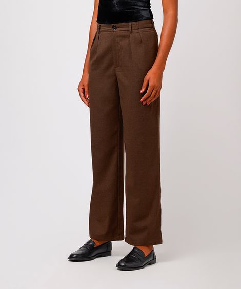 calça reta feminina de alfaiataria com pregas e botões marrom