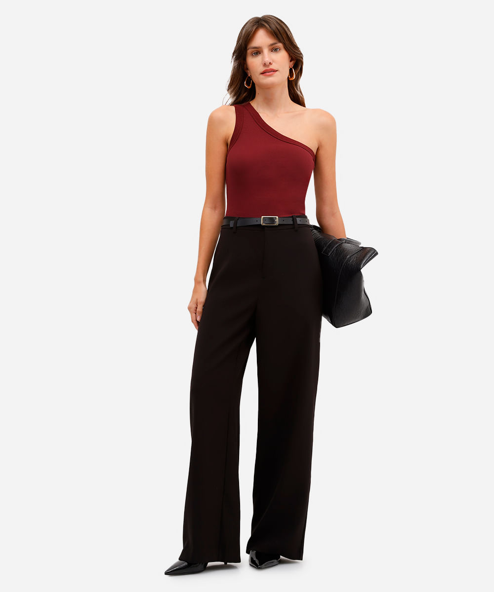blusa ombro único canelada vinho