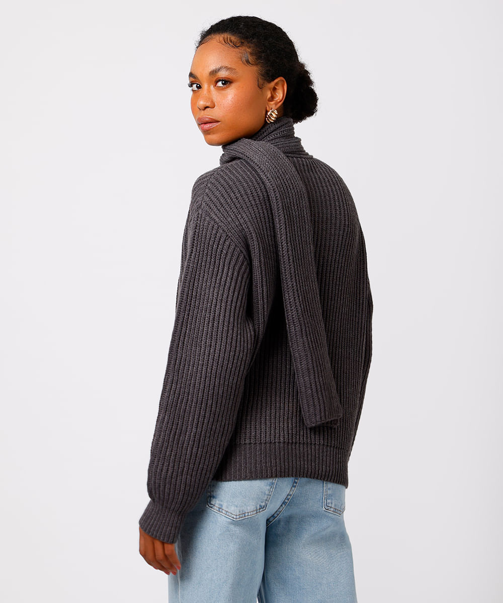 suéter feminino de tricot com cachecol cinza