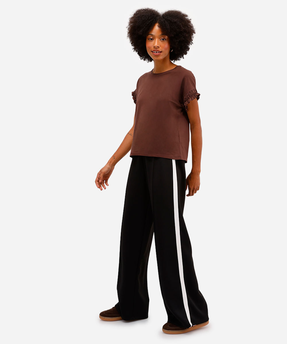 camiseta feminina de algodão manga curta com fru fru marrom