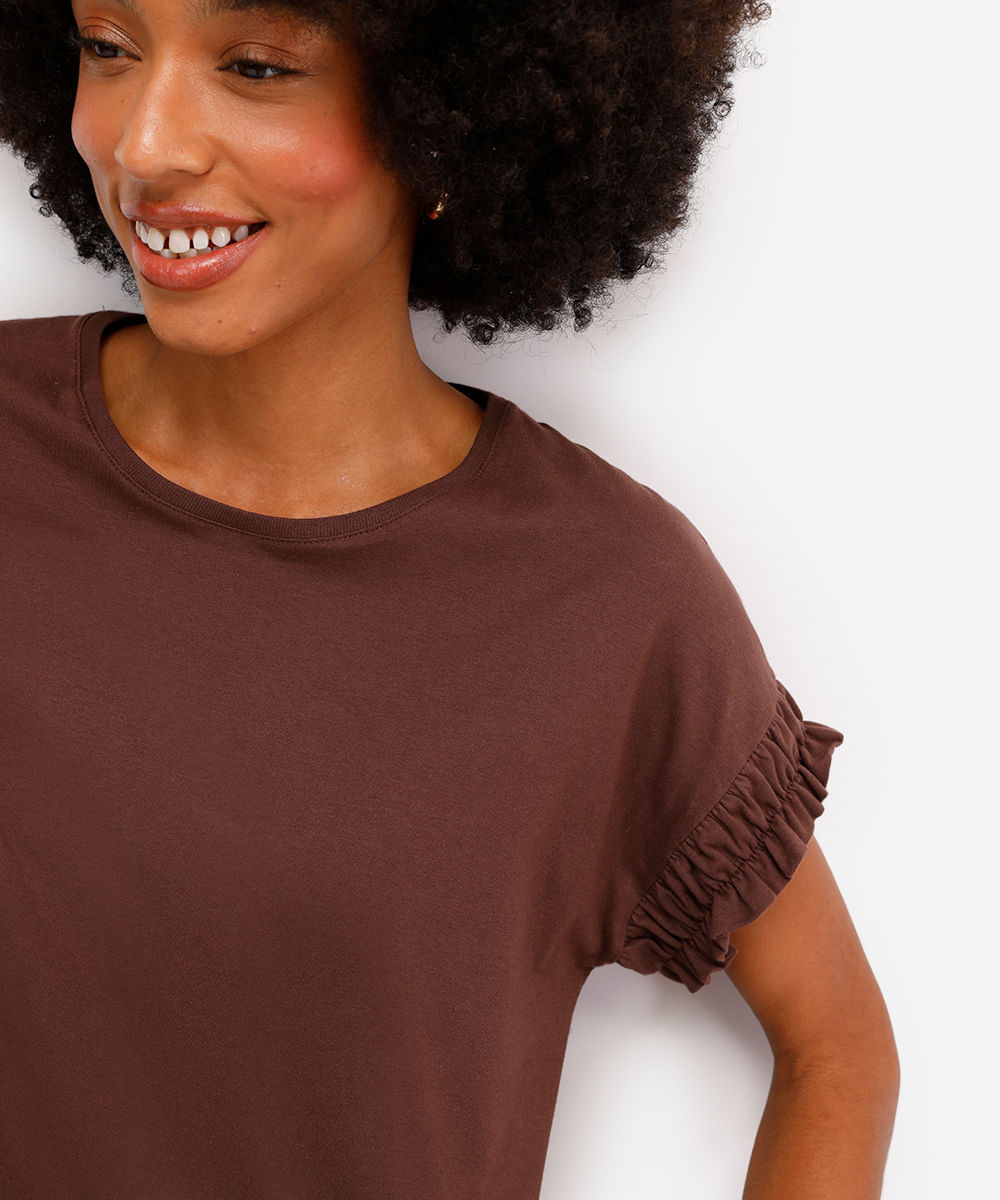 camiseta feminina de algodão manga curta com fru fru marrom
