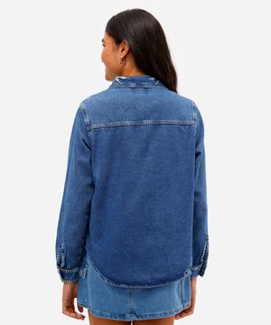 camisa feminina jeans com bolso e bordado floral azul
