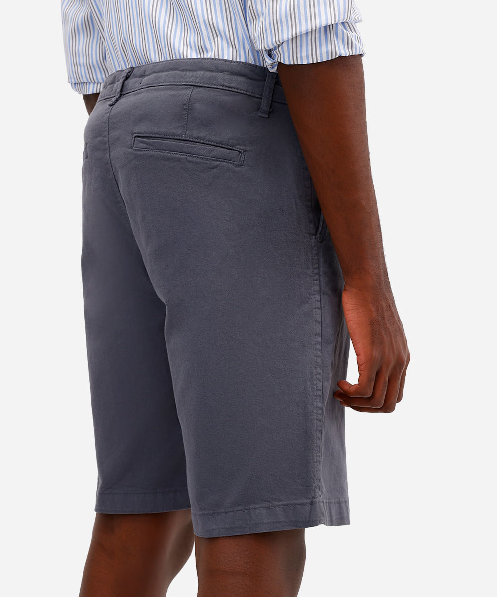 bermuda reta masculina de sarja com bolsos chino cinza