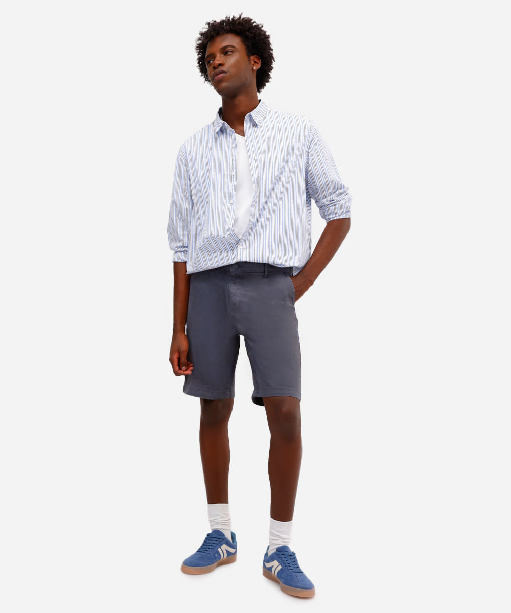 bermuda reta masculina de sarja com bolsos chino cinza