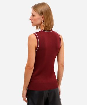 regata feminina de tricot decote redondo vinho