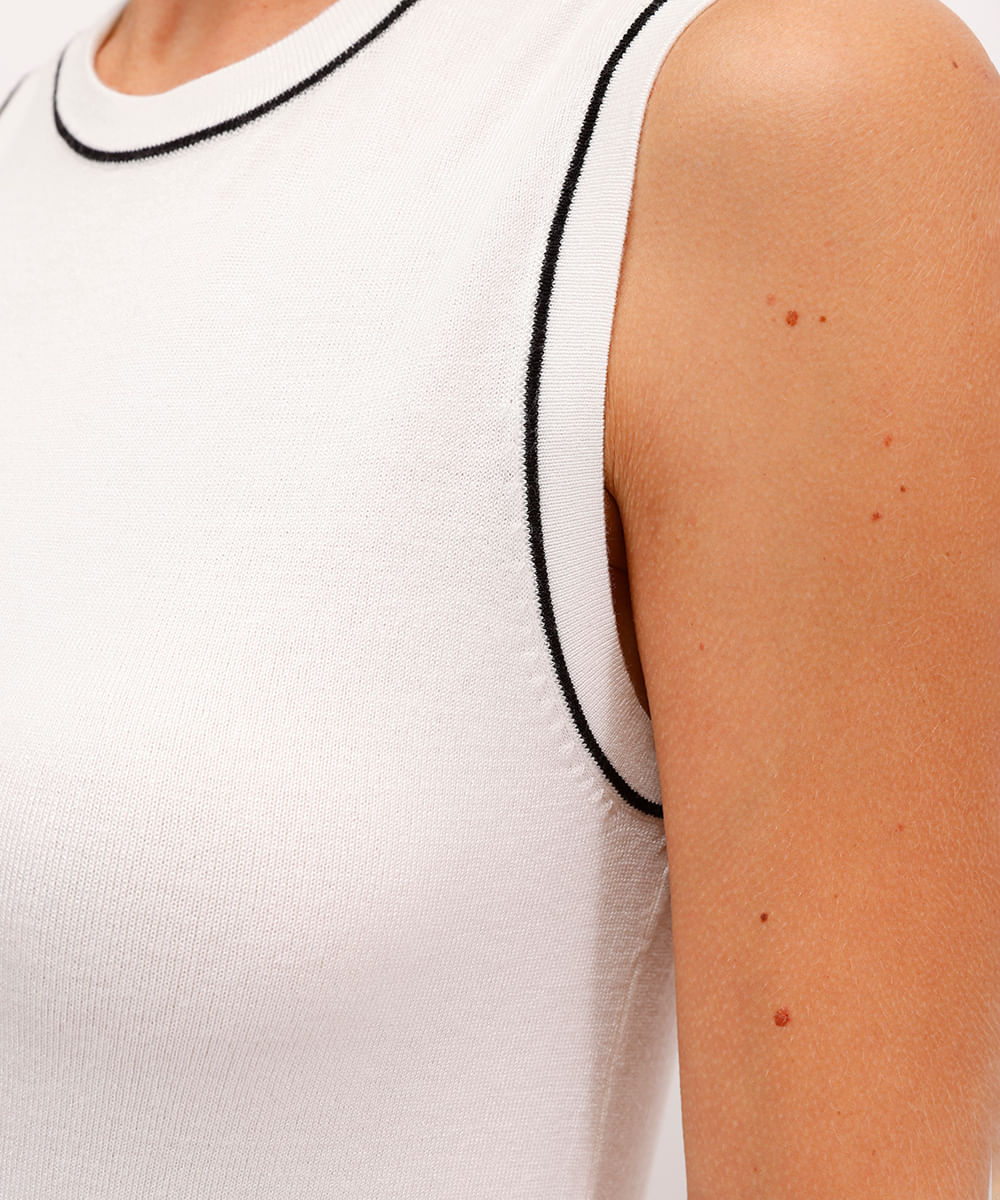 regata feminina de tricot decote redondo off white