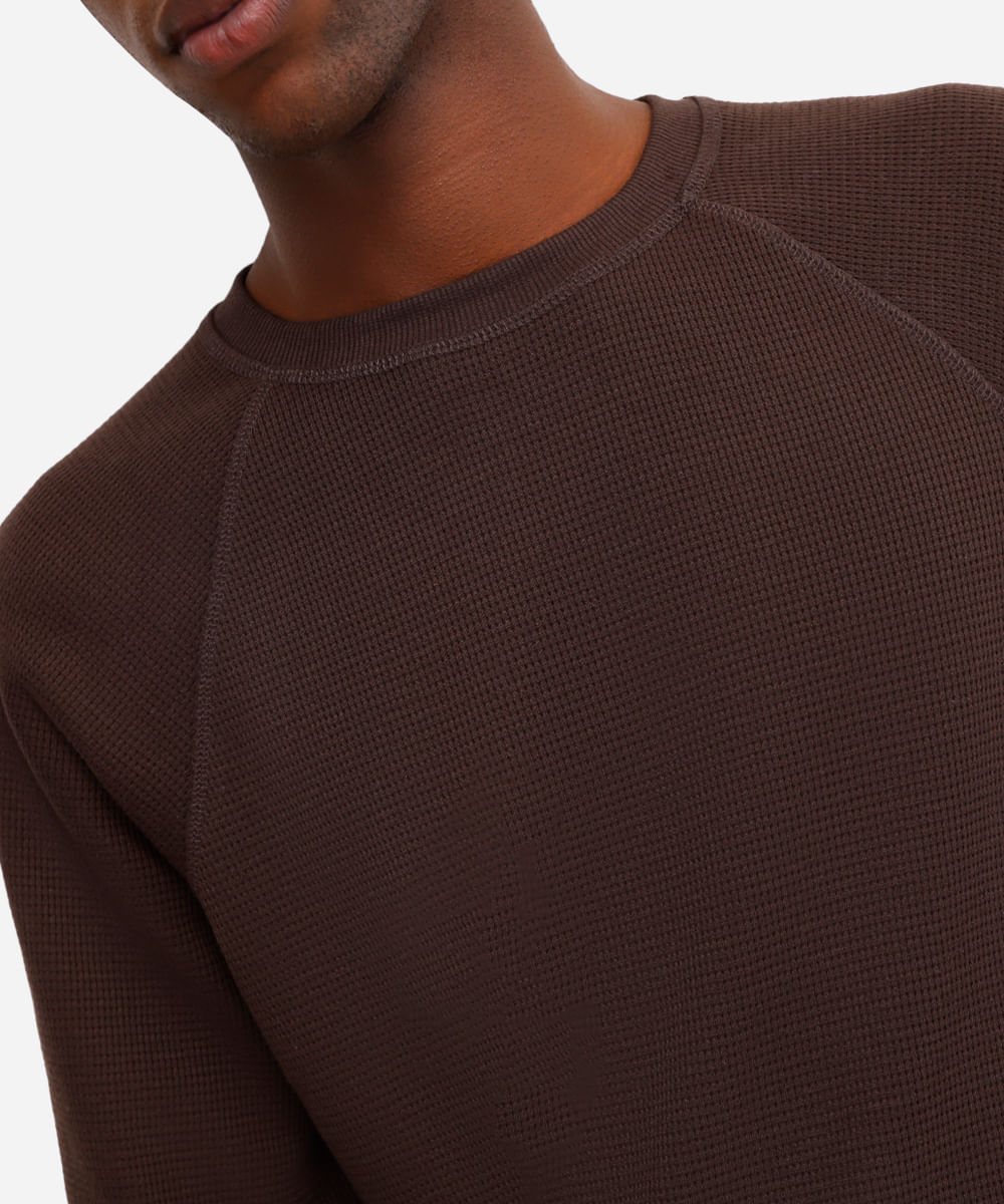 suéter básico masculino manga longa texturizado marrom