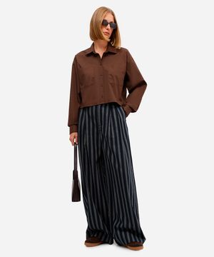 calça feminina de alfaiataria com pregas listrada azul