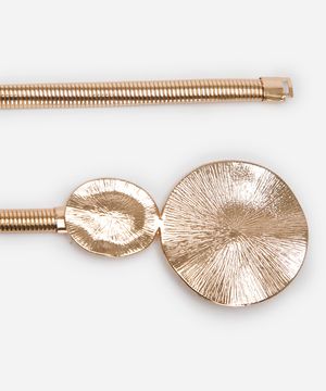 cinto de metal com fivela redonda dourado