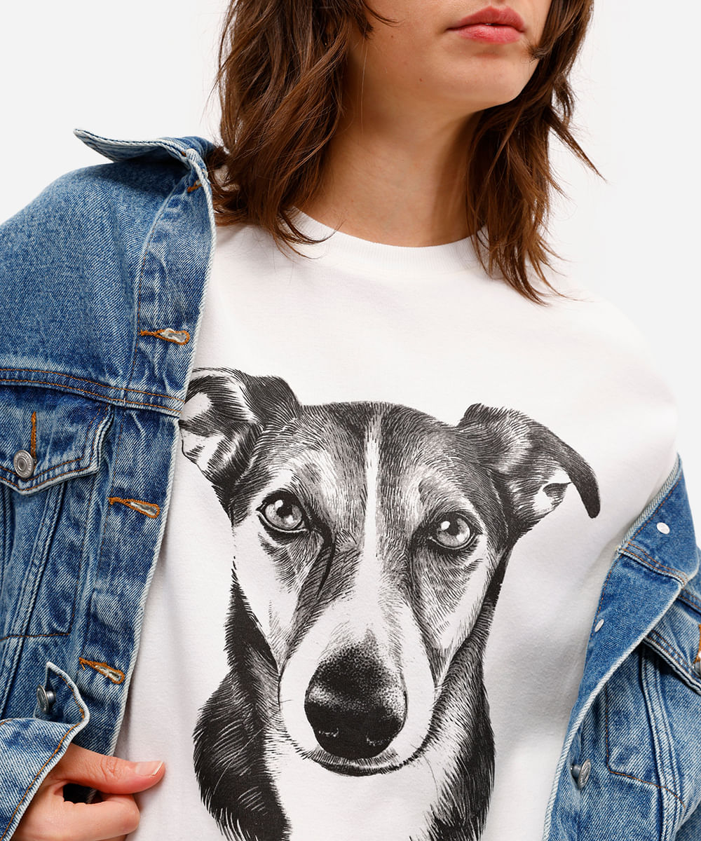 camiseta oversized feminina cachorro rita lazzarotti off white