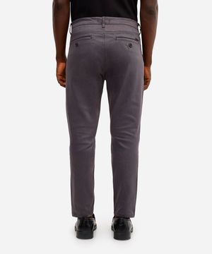 calça chino carrot de alfaiataria masculina cinza