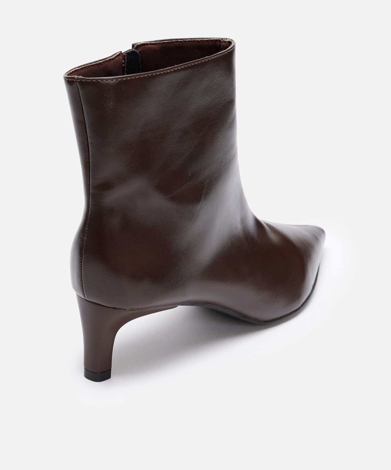 bota bico fino salto baixo mindset marrom