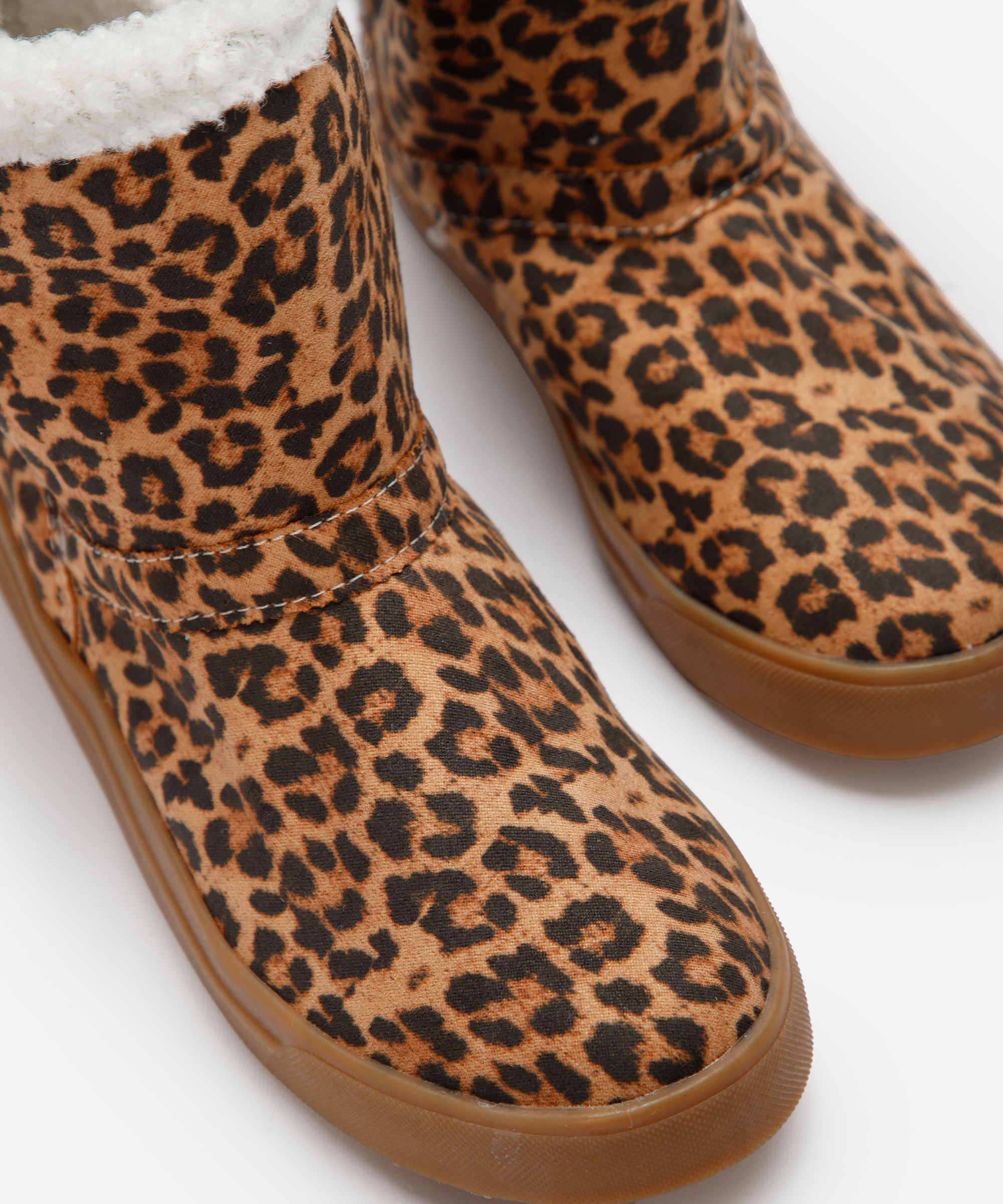 bota infantil cano curto forrada com laço animal print bege