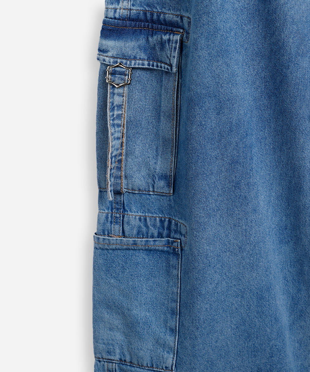calça jeans juvenil skater com bolso cargo azul