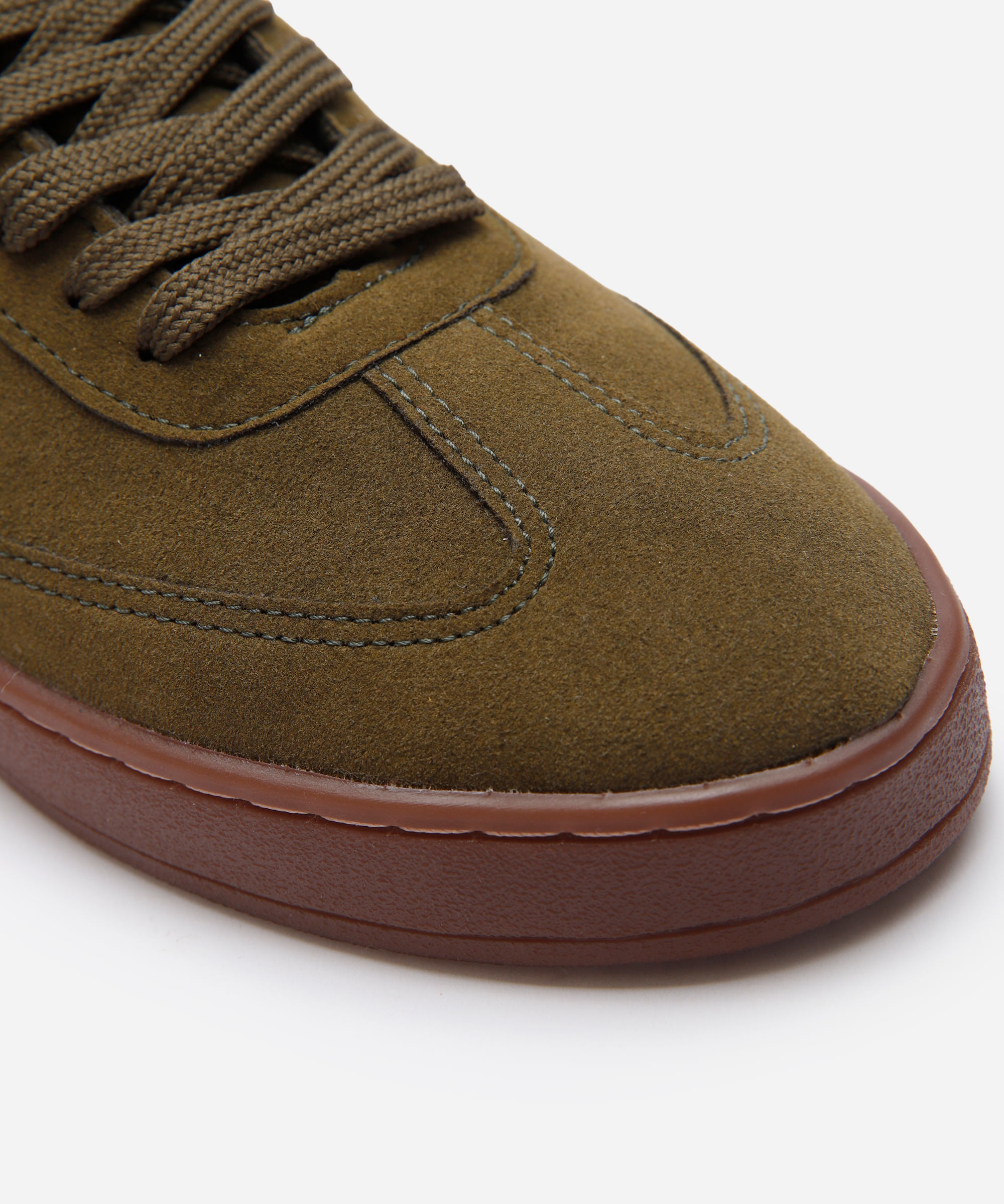tênis casual com recortes bicolor verde