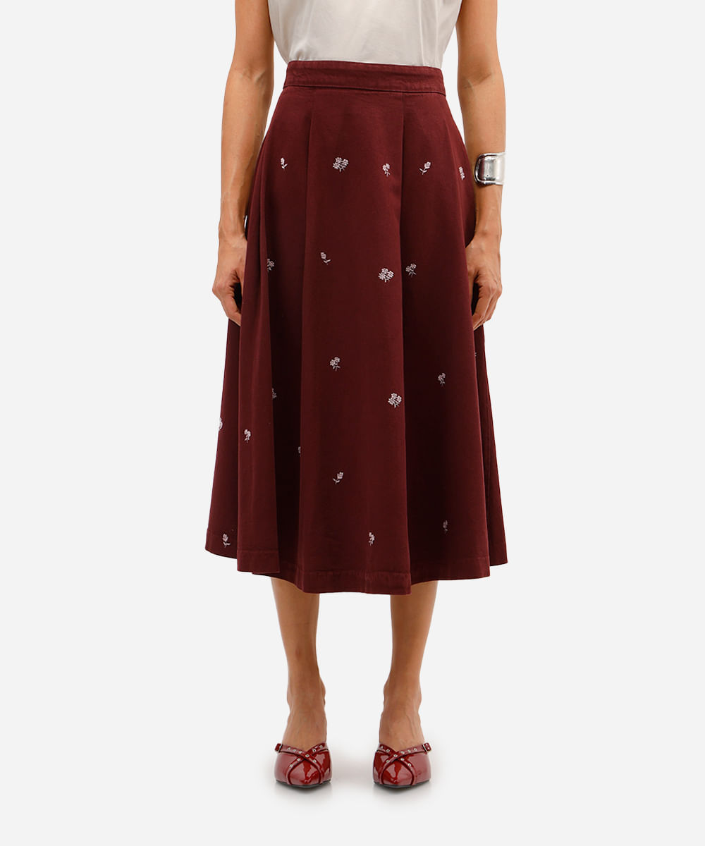saia midi feminina de sarja com bordado floral vinho