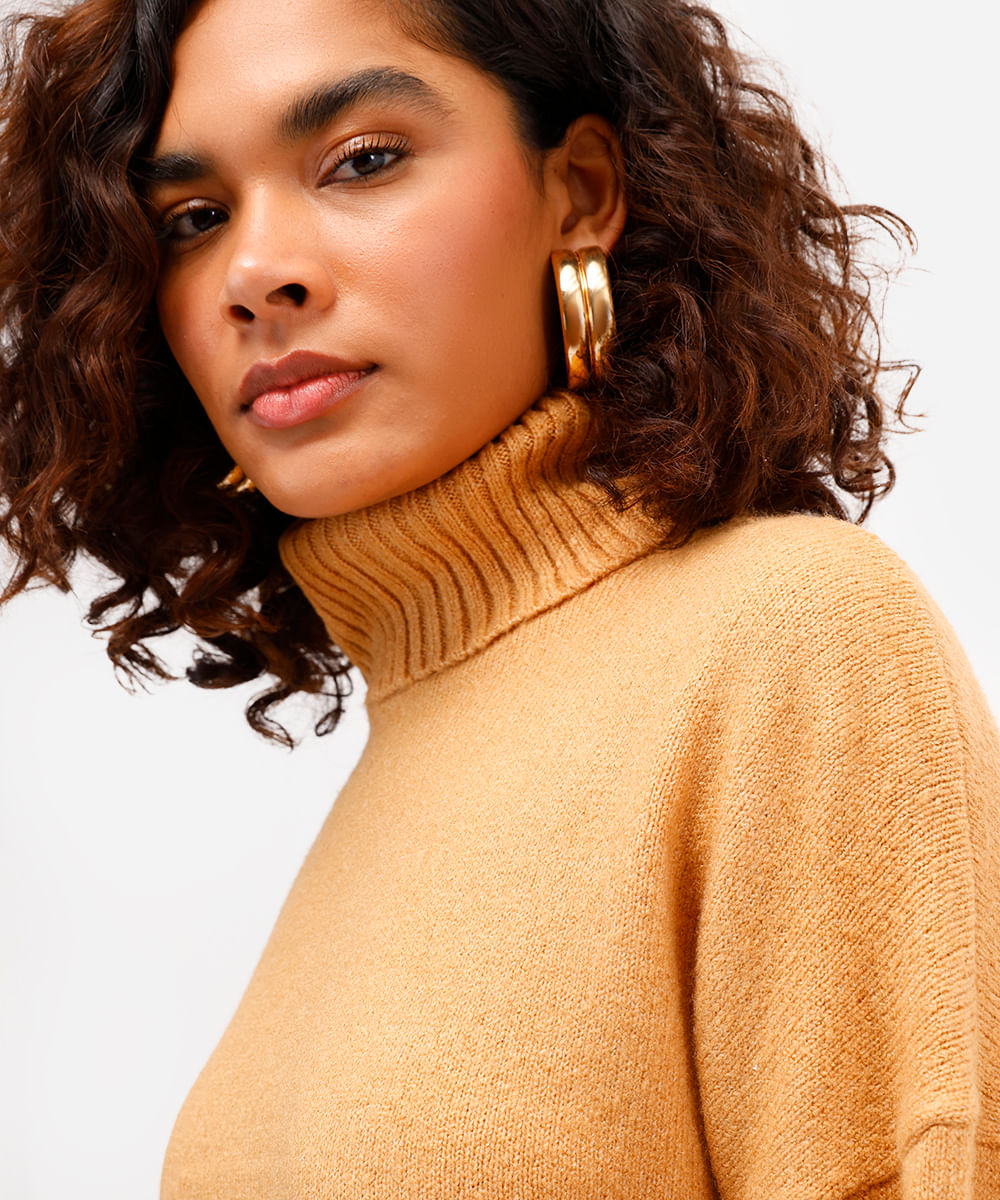 suéter oversized feminino de tricot gola alta listrada marrom