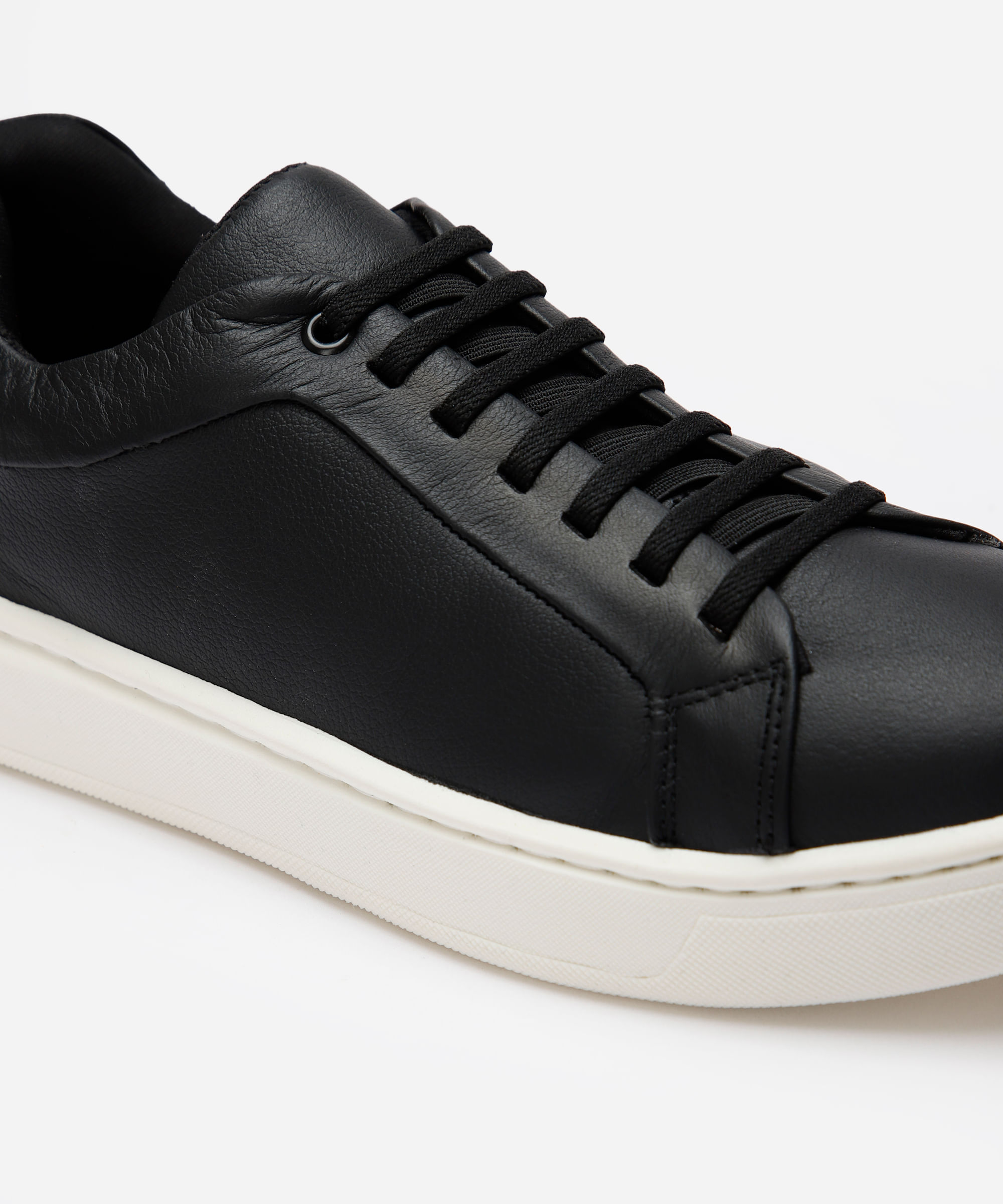 tênis casual de couro com recortes oneself preto