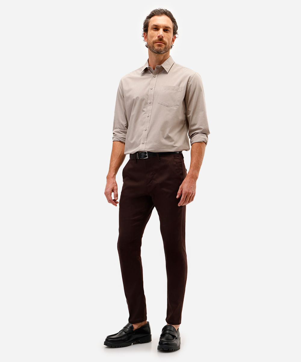 calça chino carrot de alfaiataria masculina marrom