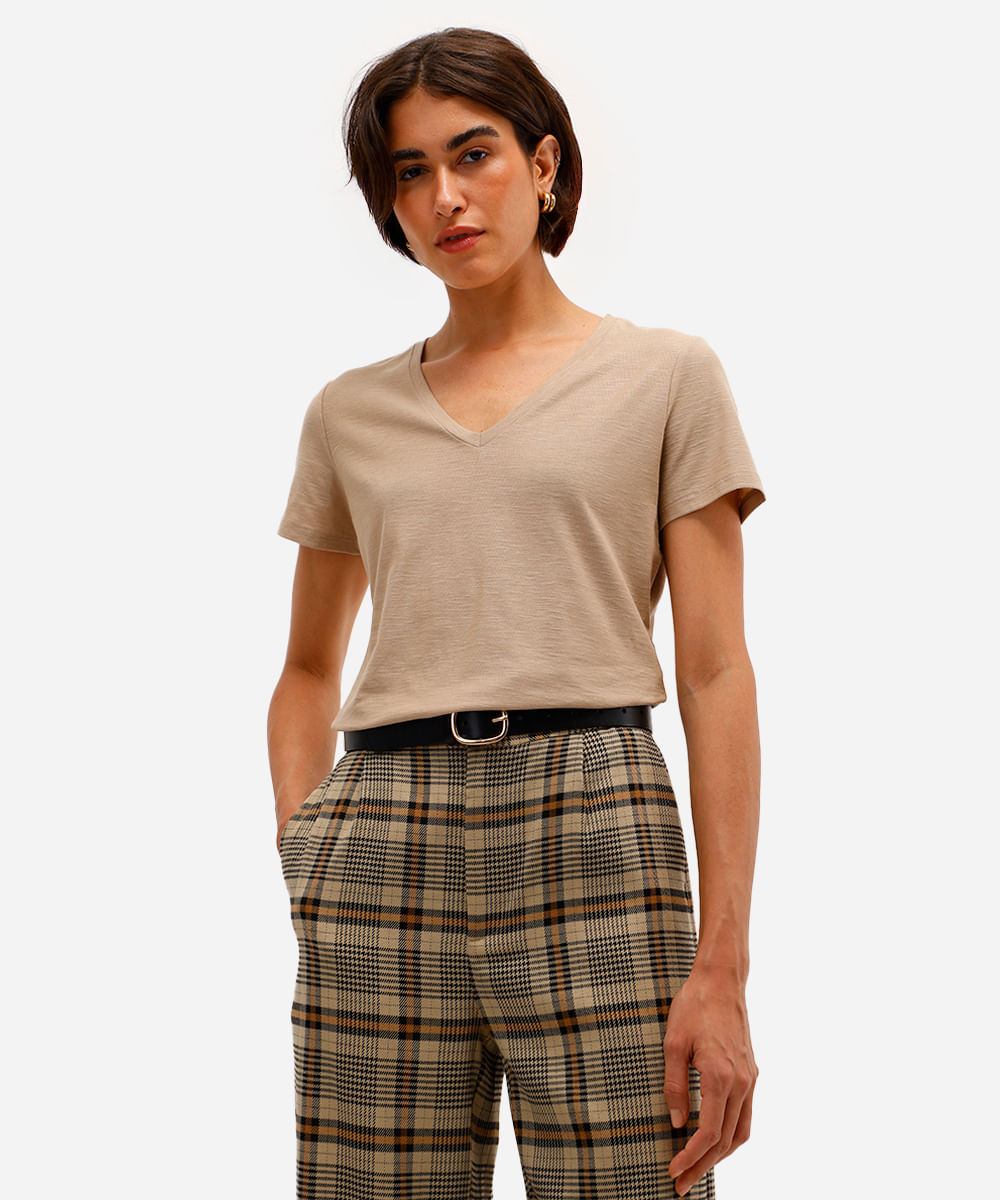 blusa básica feminina de algodão peruano manga curta decote v bege