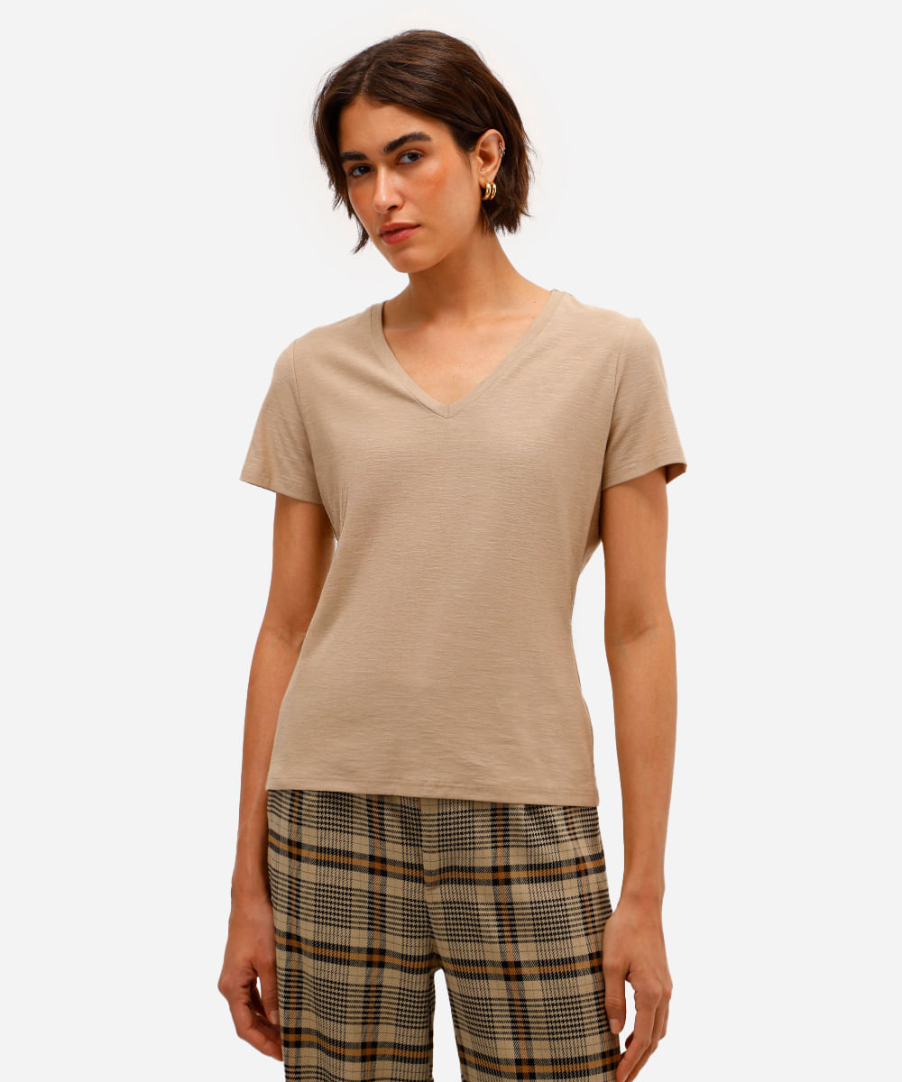 blusa básica feminina de algodão peruano manga curta decote v bege
