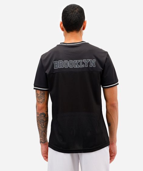 camiseta com recorte brooklyn manga curta esportiva preta