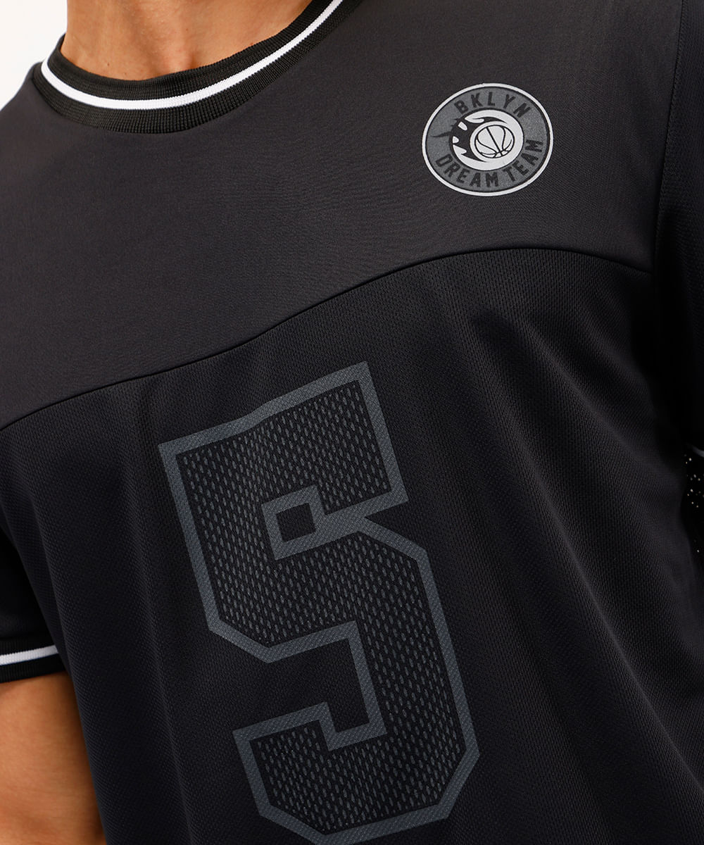 camiseta com recorte brooklyn manga curta esportiva preta