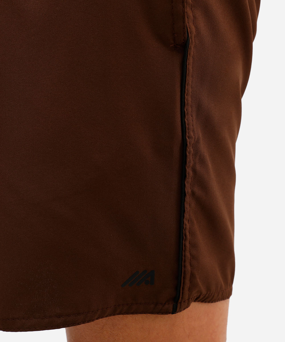 bermuda esportiva masculina com bolsos marrom