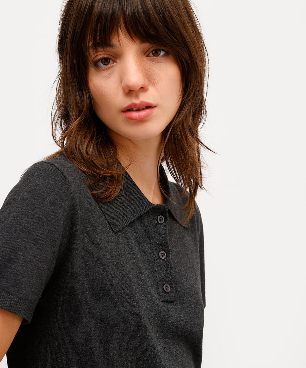 polo feminina de tricot manga curta cinza