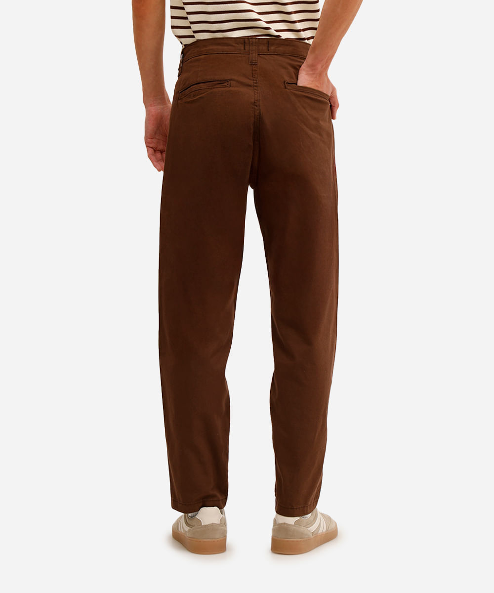 calça masculina de alfaiataria em sarja marrom