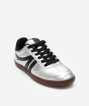 tênis casual com recortes bicolor prateado