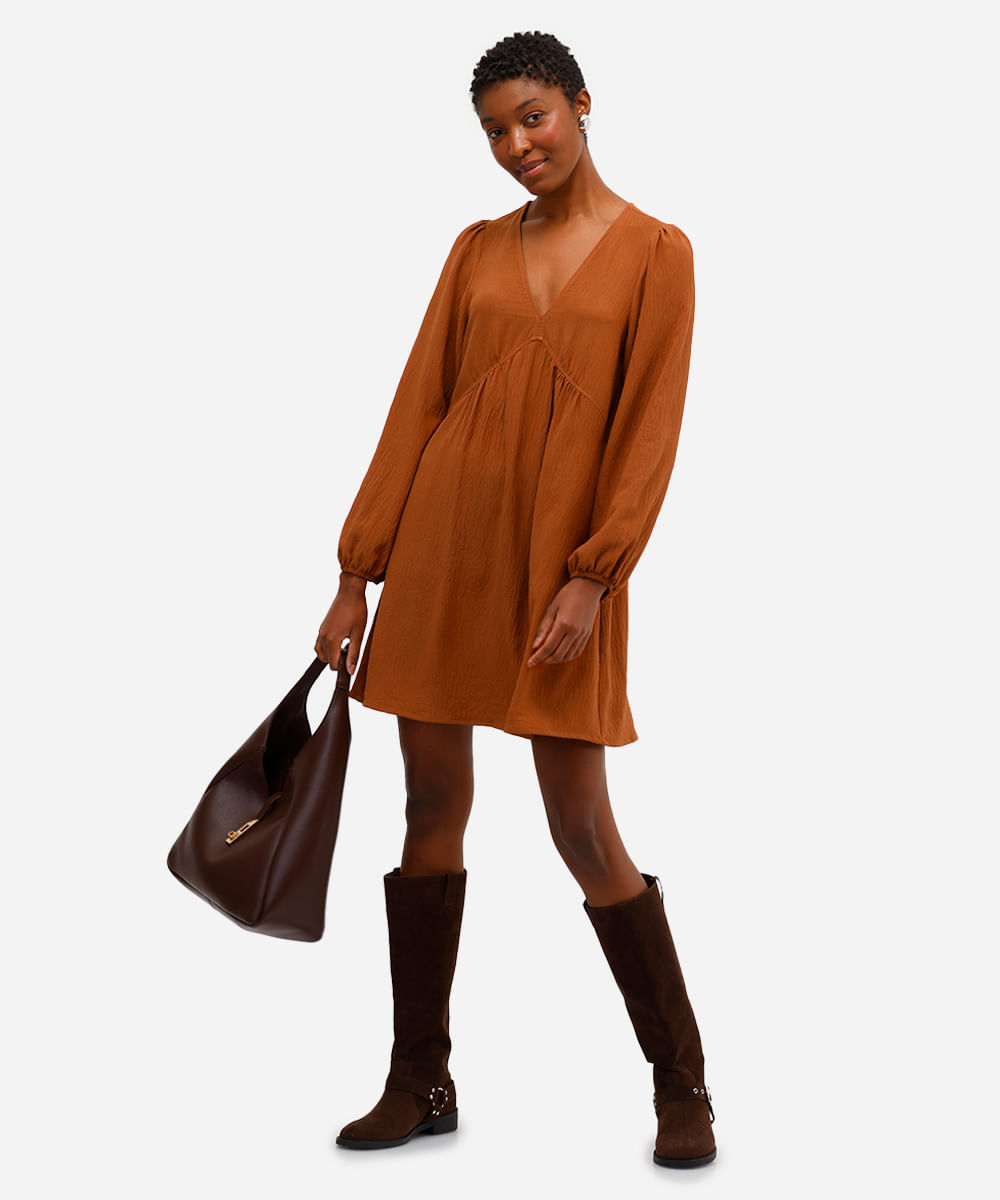 vestido curto feminino decote v texturizado marrom