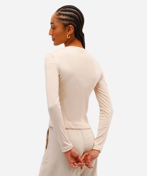 blusa básica feminina decote careca manga longa bege