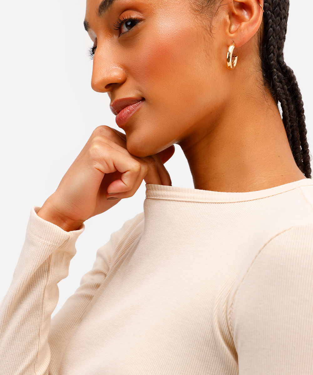 blusa básica feminina decote careca manga longa bege
