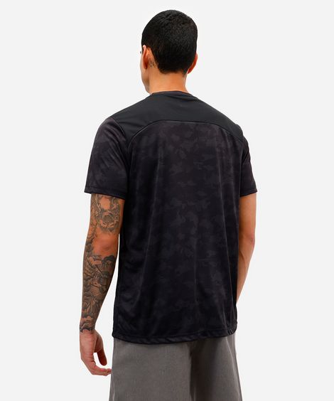 camiseta masculina esportiva camuflada preta