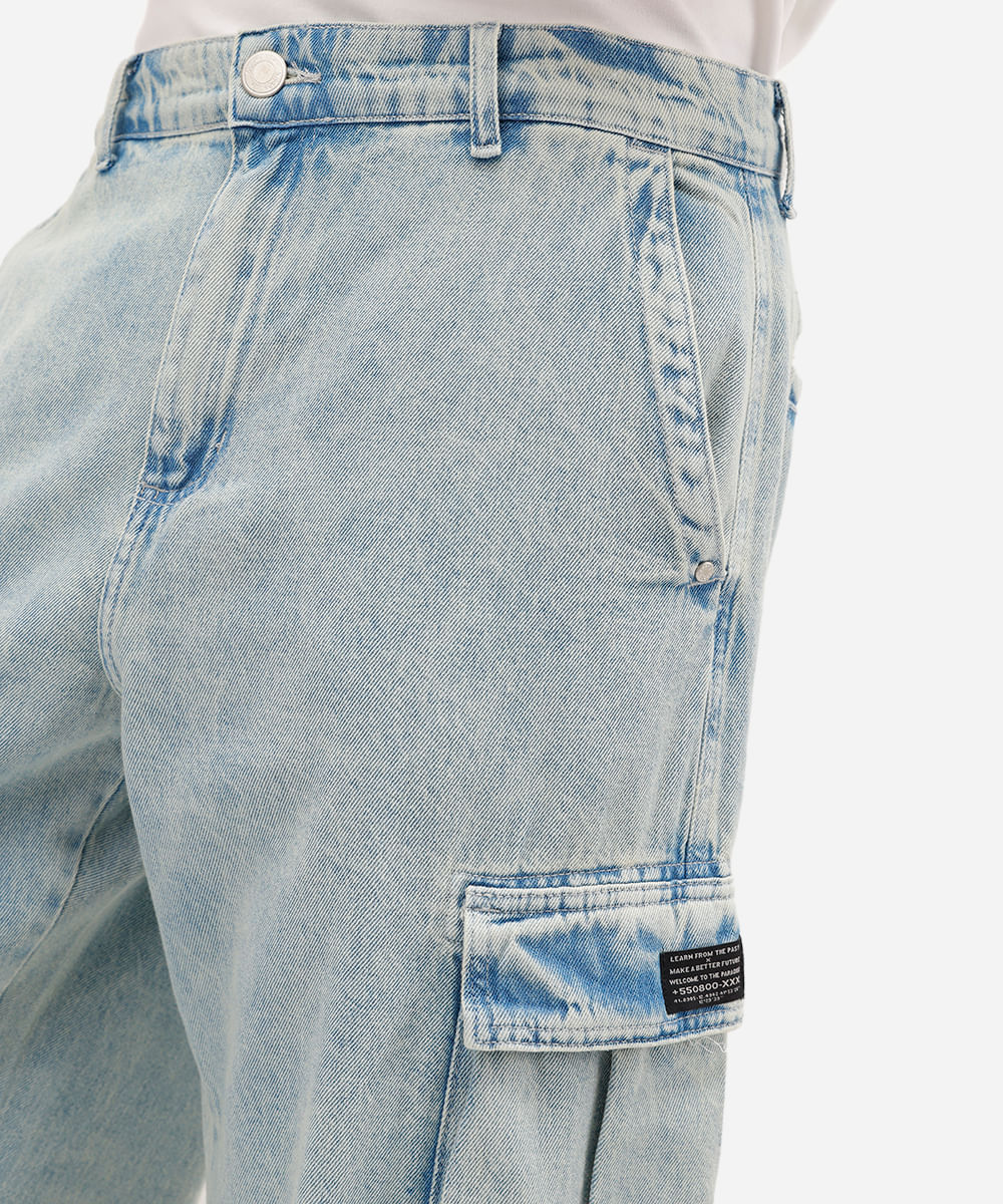 calça wide leg jeans com bolsos cargo azul