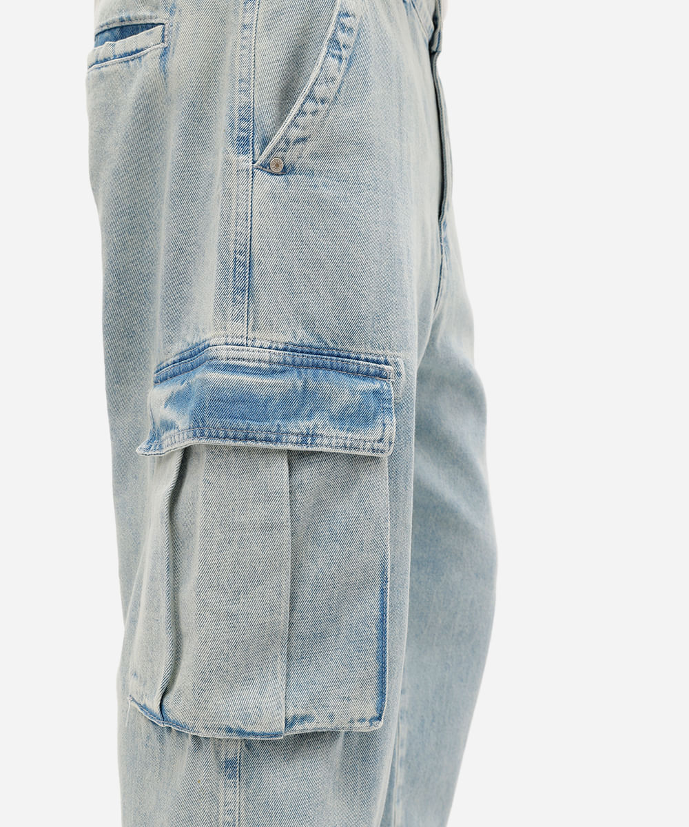 calça wide leg jeans com bolsos cargo azul