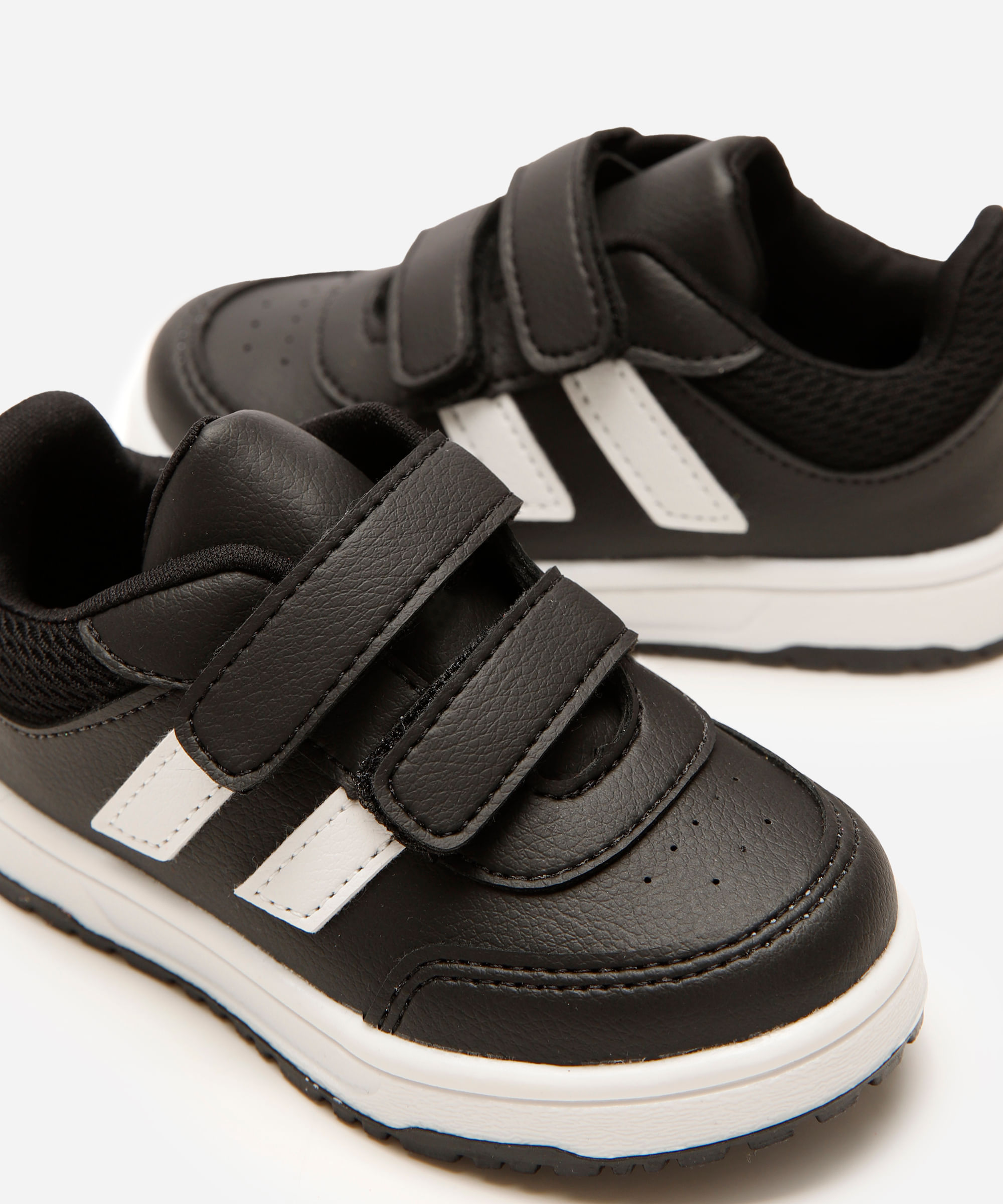 tênis casual infantil com velcro bicolor preto