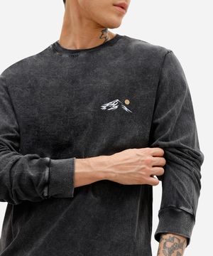 camiseta masculina de algodão estampada estonada cinza