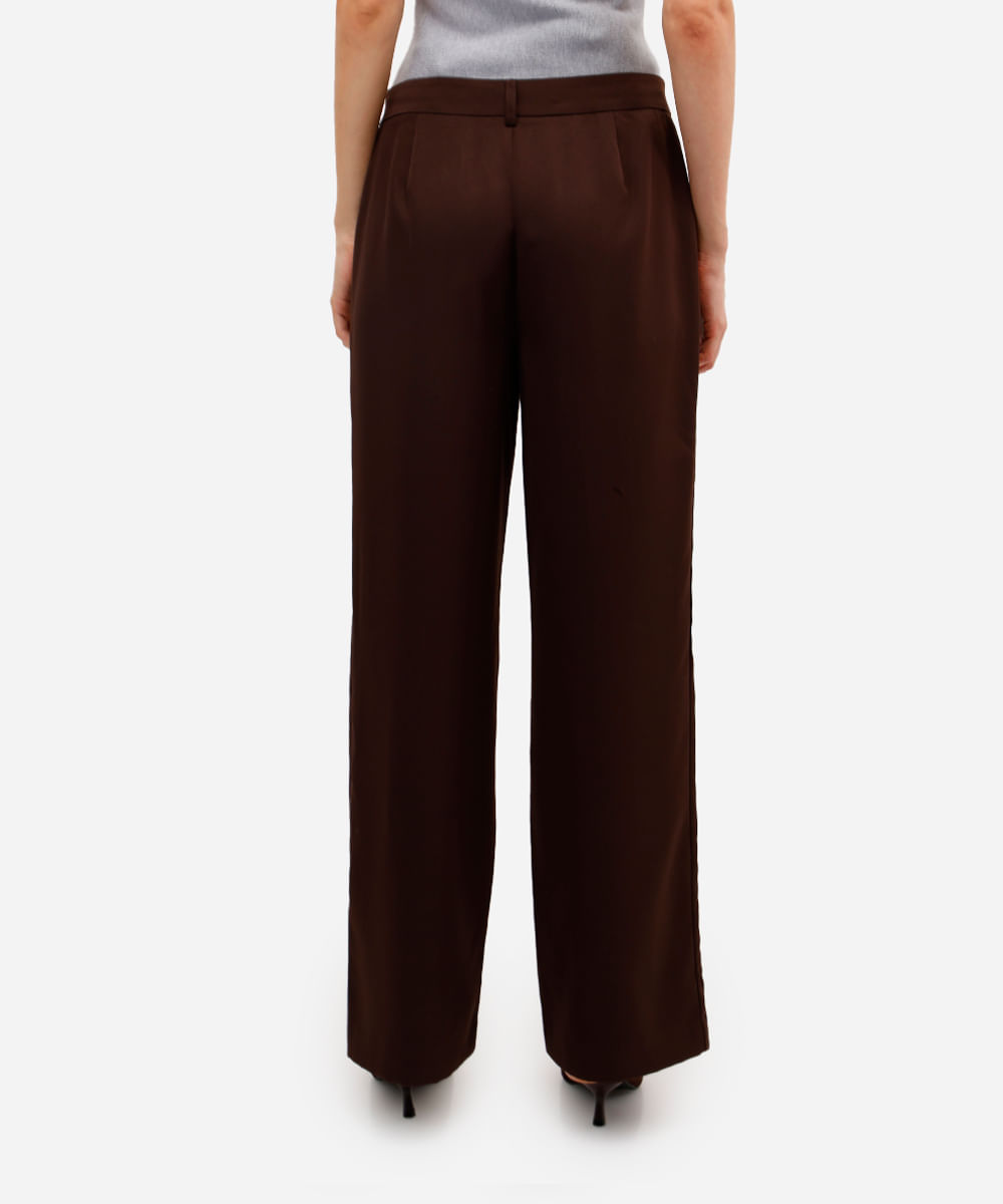 calça de alfaiataria feminina com recorte lateral marrom