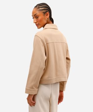 jaqueta básica feminina com bolsos texturizada bege