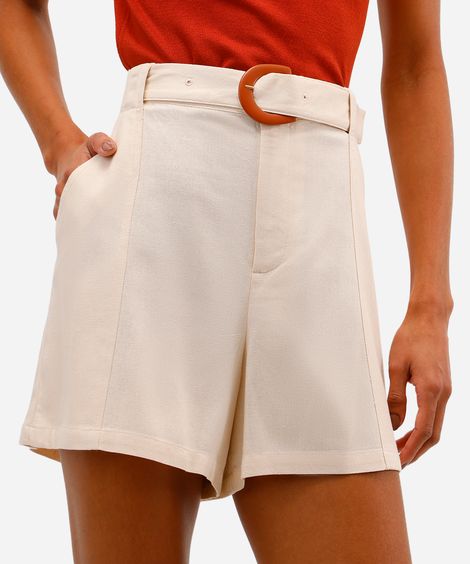 short feminino de alfaiataria com linho e cinto bege