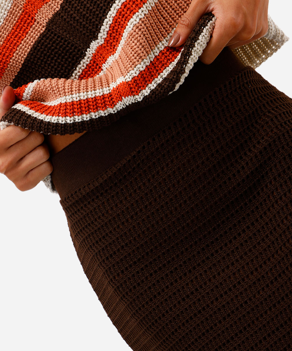 saia reta feminina de tricot com fenda marrom