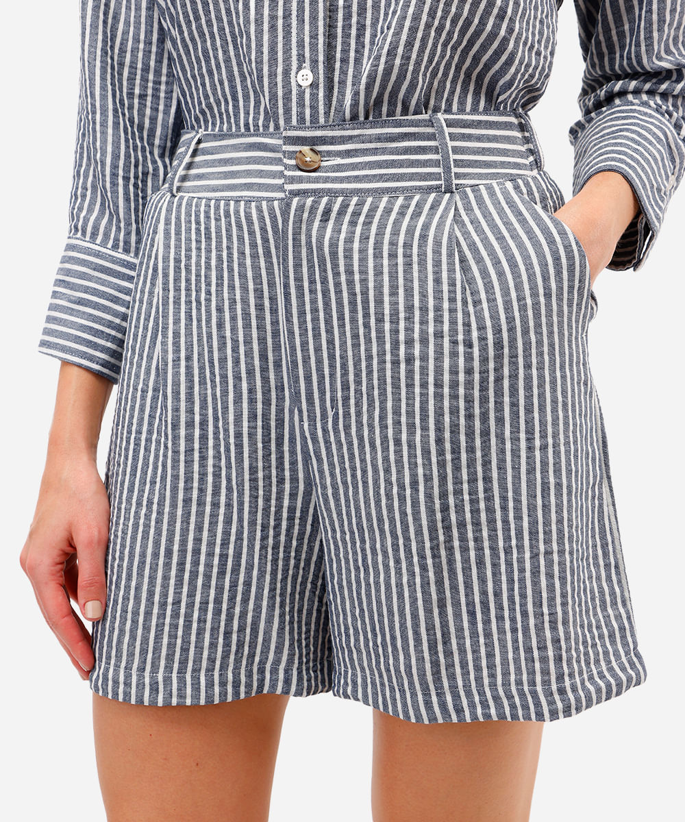 short feminino com linho listrado texturizado azul