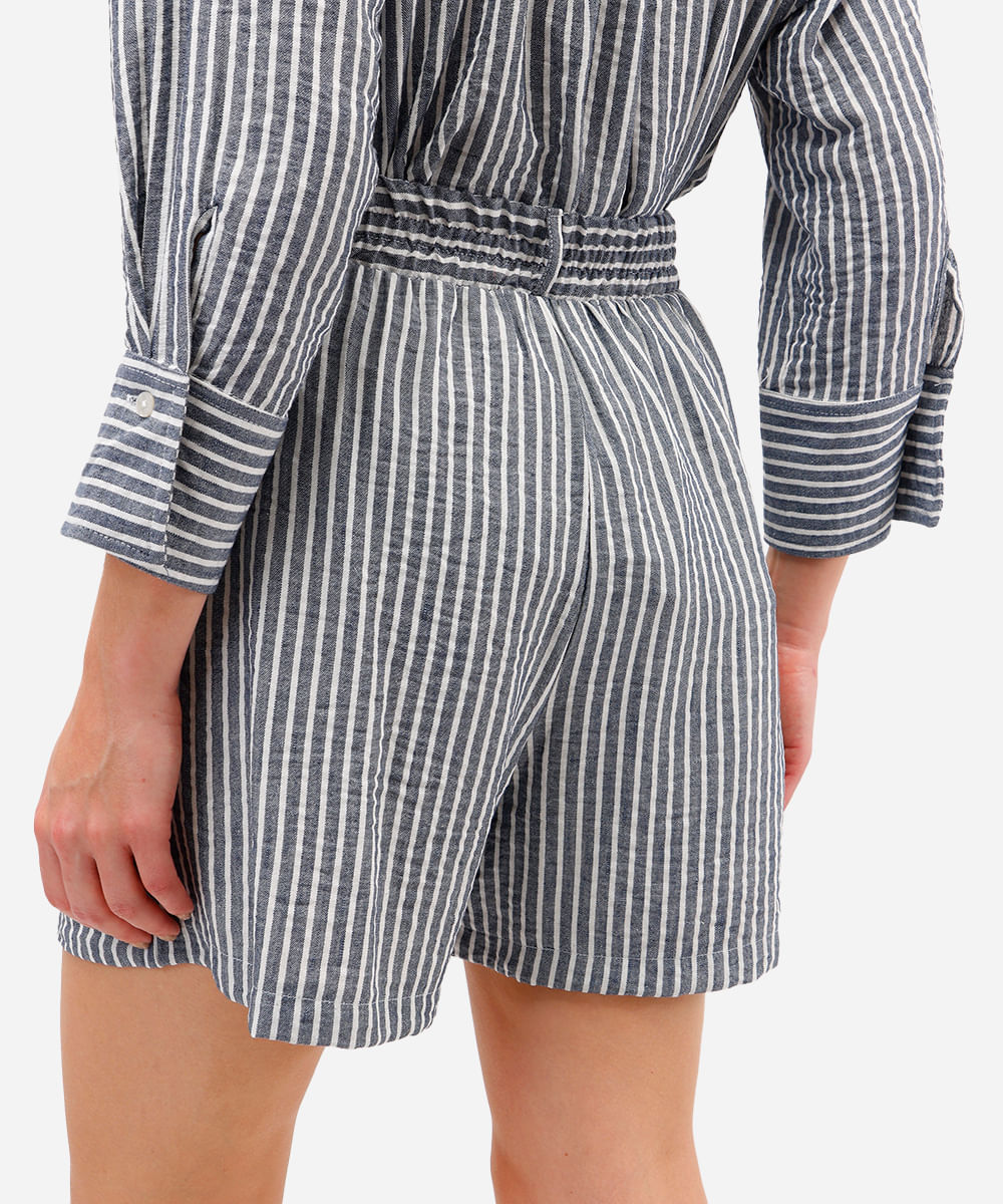 short feminino com linho listrado texturizado azul