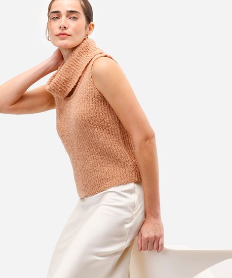 regata feminina de tricot gola alta texturizada bege