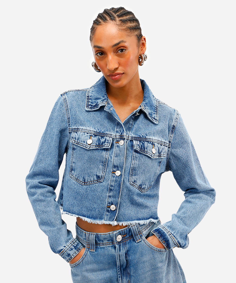 jaqueta cropped feminina jeans com barra desfiada azul