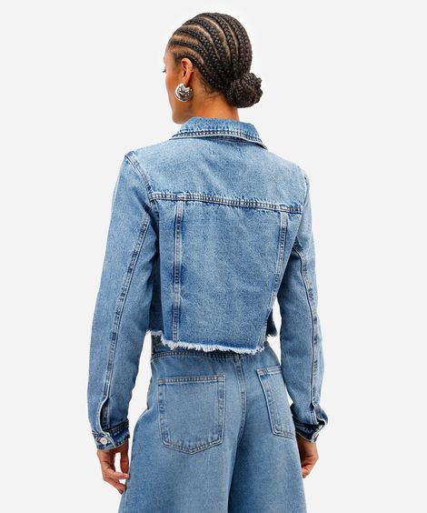 jaqueta cropped feminina jeans com barra desfiada azul