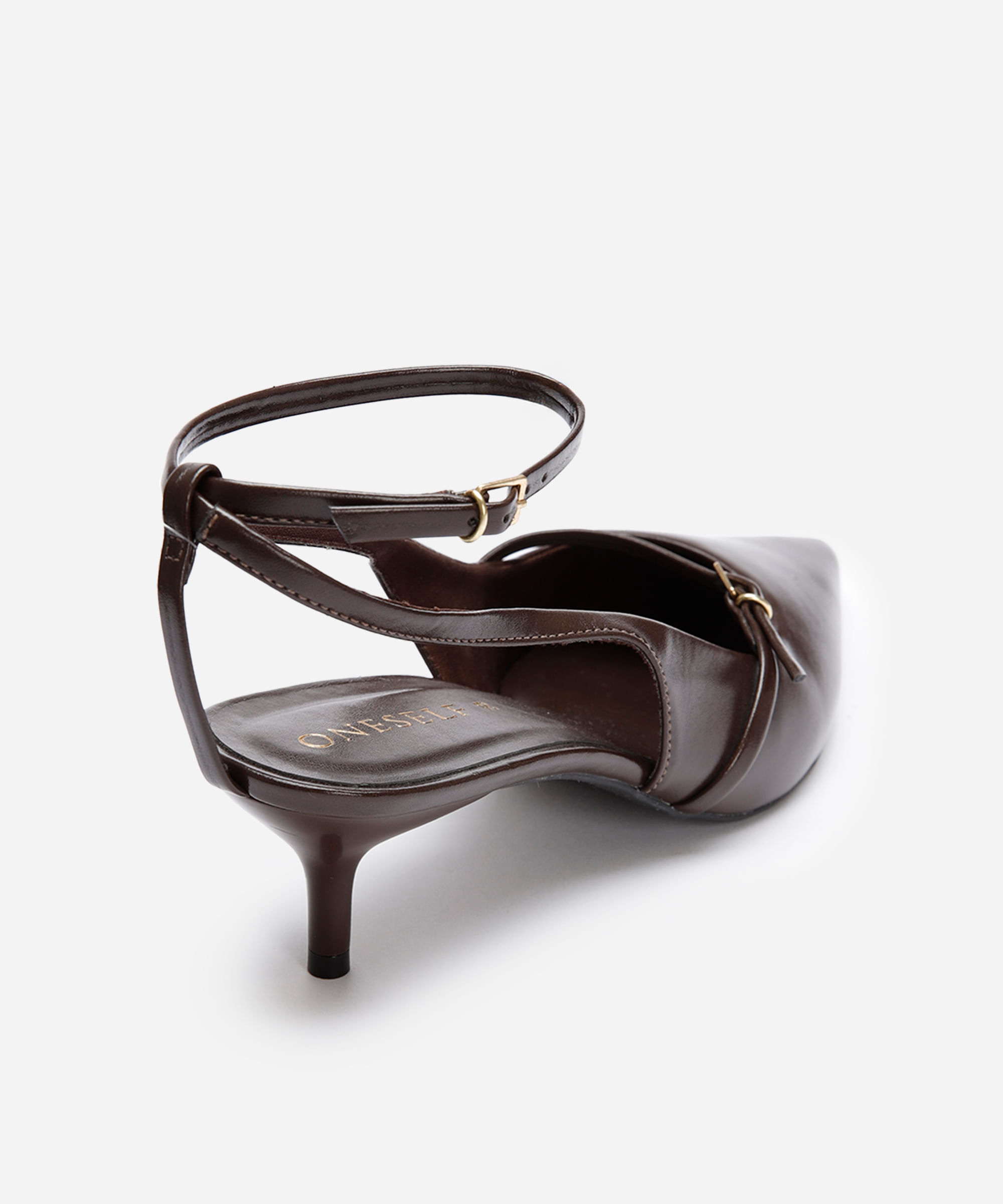 scarpin bico fino com fivela oneself marrom