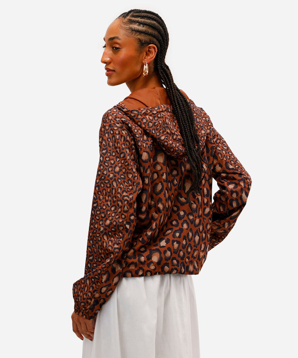 jaqueta corta vento feminina com capuz animal print marrom